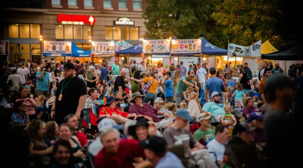 large crowed at a bluegrass festival downtown Chattanooga