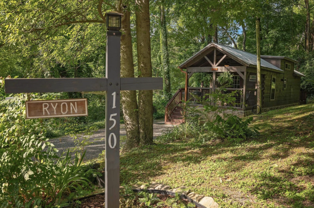 Ryon Tiny Home Cabin, one of Timberroot's cabins that allow pets 