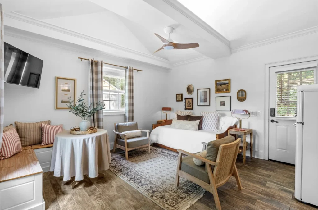 The inside of Lookout Mountain Cottage, one of Timberroot's pet friendly cottages