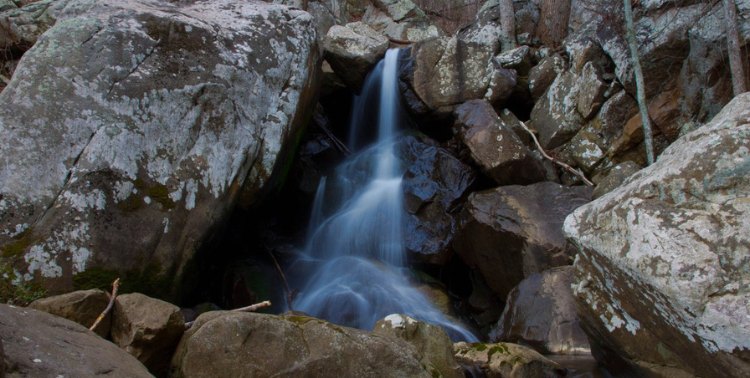 Glen Falls waterfall flowing between large rocks near Chattanooga