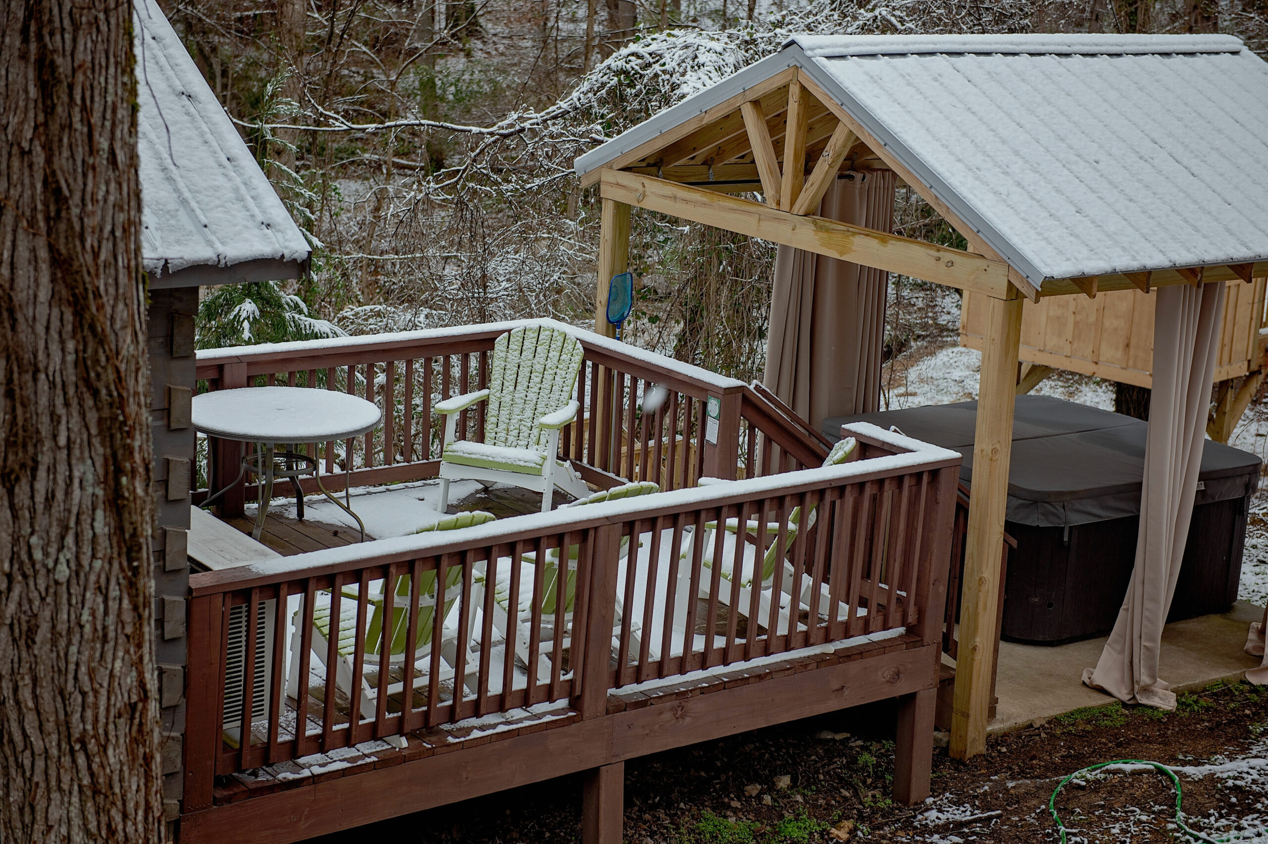a hot tub and porch at Wauhatchie Woodlands in the winter