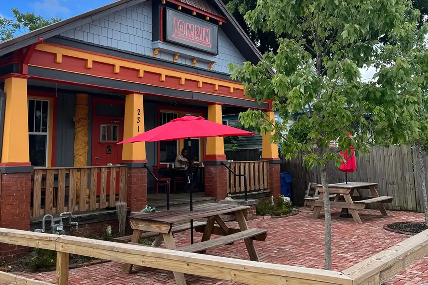 649da10e8acb04c32d02ce37 649c91100efbf3d9e7762d0a 640b991dce1a57fe1f055700 lo main restaurant and bar chattanooga 1500x1000 1