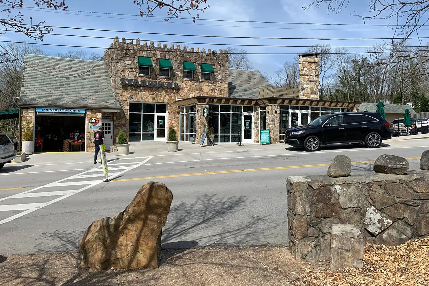 649da115cad882a12b5a99ab 649c91169b2865874c4bb8ac 640b75d2beb22e2b97d2c3d8 64091f9fca098534d3d52a63 star bucks rock city chattanooga 1500x1000 1