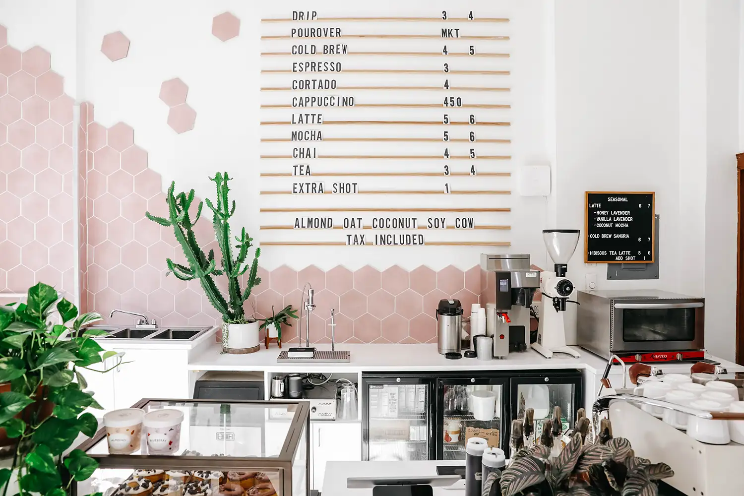 649da115fd9e45b1071d70ec 649c91155cd9ea10efc1aed8 640b75d287f7f87a3df015ed 64091fccd8cc0c16c2f9985d sleepy head coffee shop chattanooga 1500x1000 1