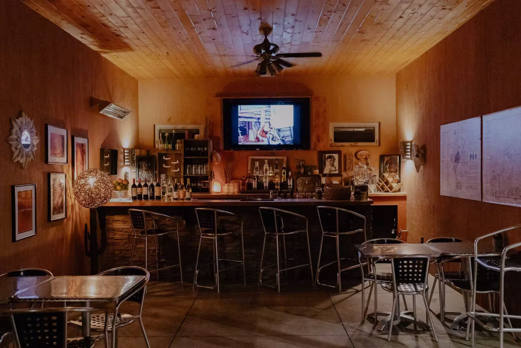 CircleD Cafe Interior m