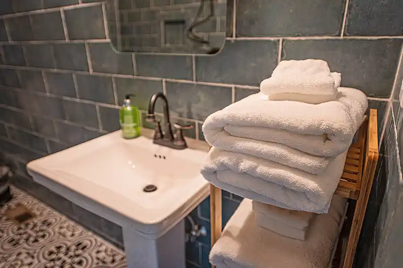 covered wagon camping bathhouse amenities