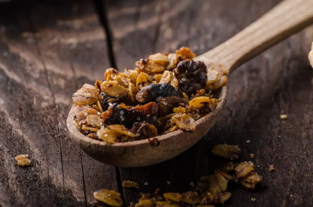 vanilla pudding with homemade granola