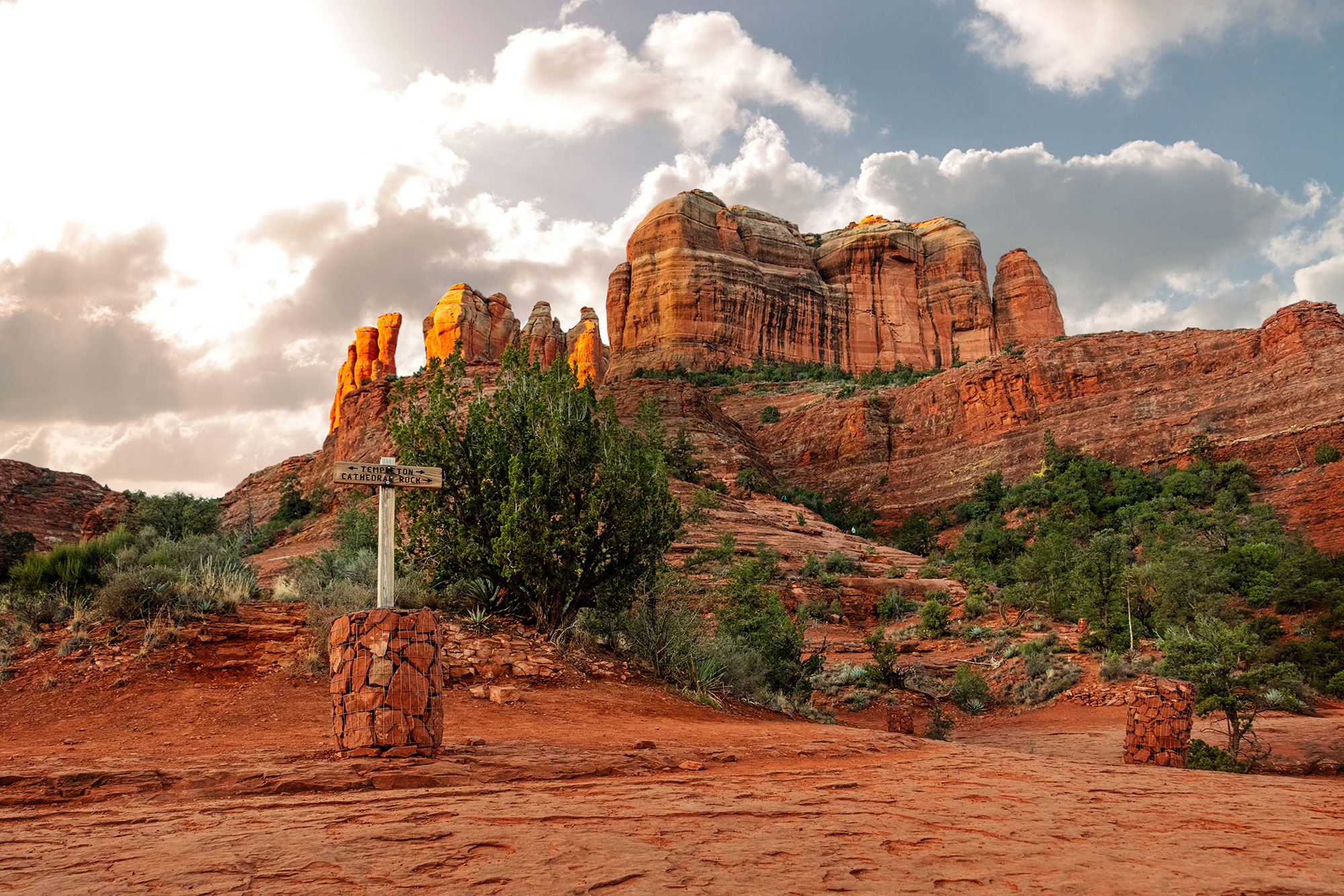 cathedral rock hiking trail in sedona arizona 2026 03 09 04 57 09 utc